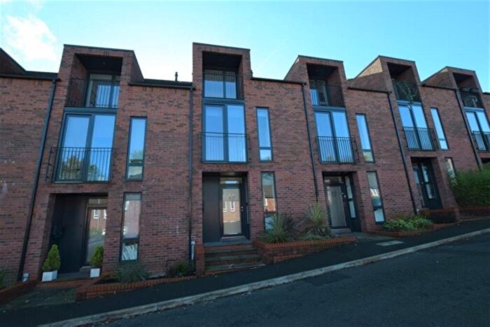 3 Bedroom Town House To Rent In Loney Street, Macclesfield, SK11