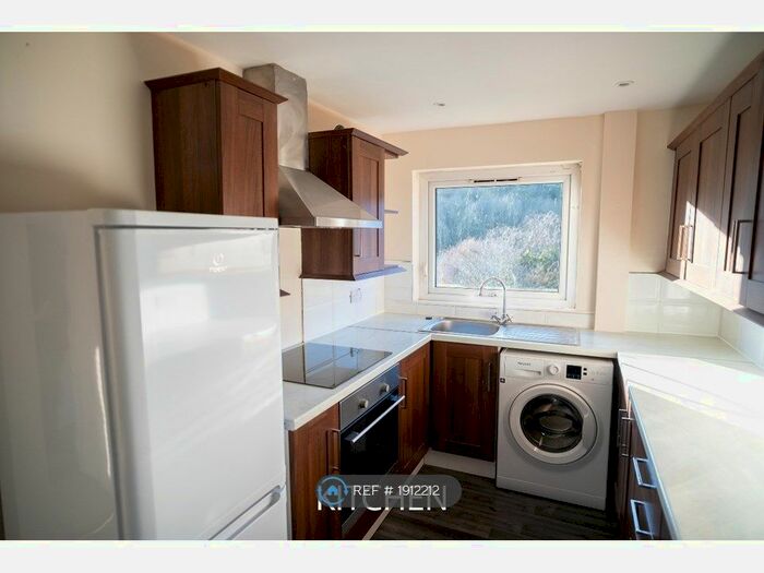 2 Bedroom Flat To Rent In Moss Road, Bridge Of Weir, PA11