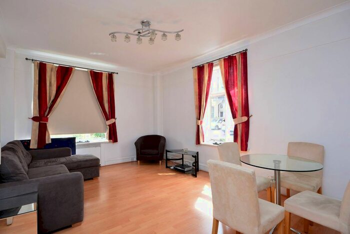 1 Bedroom Flat To Rent In Chesterfield Gardens, Mayfair, London, W1J