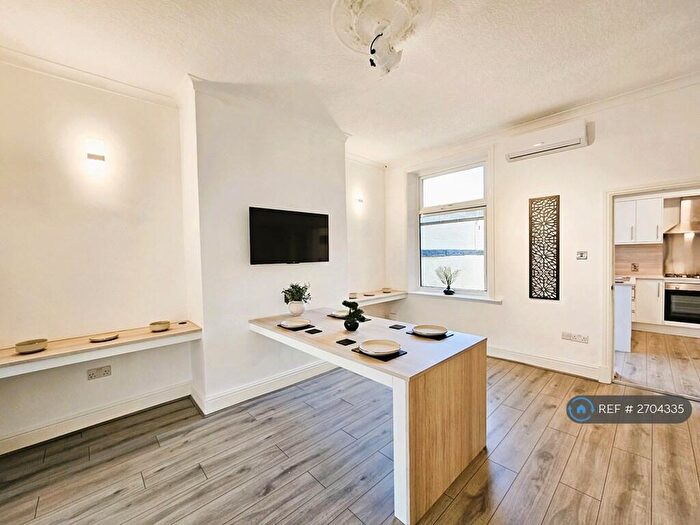 4 Bedroom Terraced House To Rent In Padiham Road, Burnley, BB12