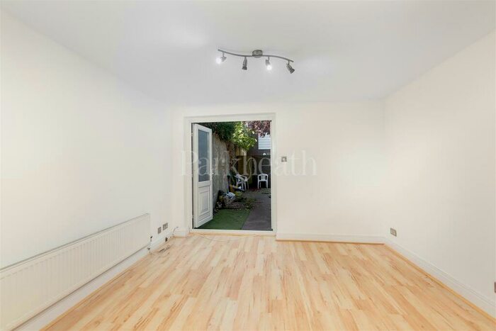 2 Bedroom Flat To Rent In Torriano Avenue, Kentish Town, NW5