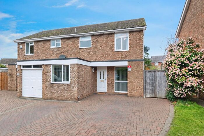 3 Bedroom Semi Detached House For Sale In Harrow Road, Leighton Buzzard, LU7