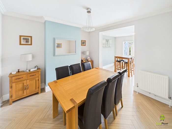 5 Bedroom Semi-detached House For Sale In Lancelot Road, Welling, DA16