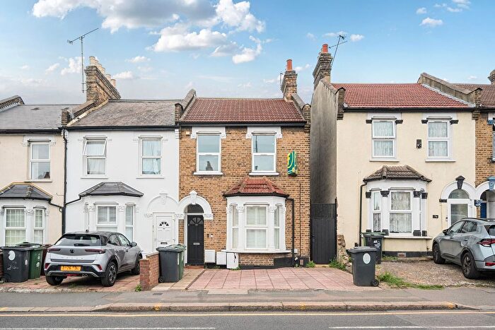 2 Bedroom Flat For Sale In Chingford Road, Lloyd Park, Walthamstow, E17