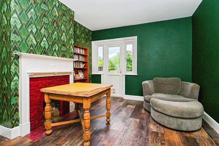4 Bedroom Semi-Detached House For Sale In All Saints Avenue, Margate, CT9 - Photo 6
