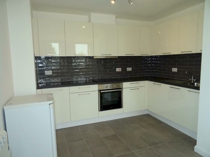 2 Bedroom Flat To Rent In South Road, Haywards Heath, RH16