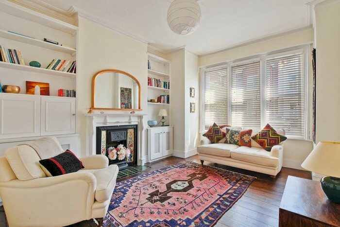 1 Bedroom Apartment To Rent In Rathcoole Gardens, Crouch End, London, N8