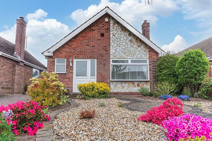 2 Bedroom Bungalow For Sale In Ashford Drive, Ravenshead, Nottingham, NG15