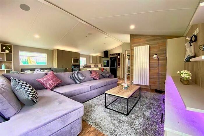 3 Bedroom Park Home For Sale In Lineside, Hubberts Bridge, Boston, PE20