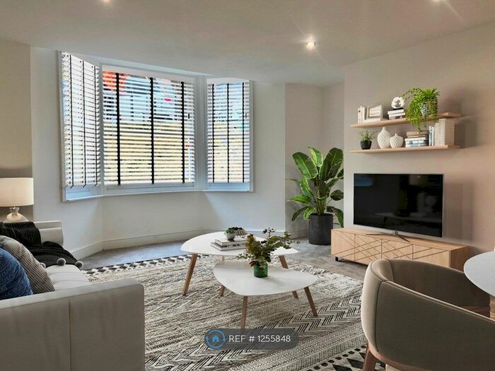 2 Bedroom Flat To Rent In Alma Square, Scarborough YO11