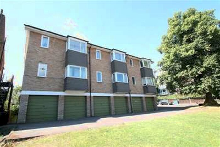 1 Bedroom Flat To Rent In Park Hill Road, Bromley BR2
