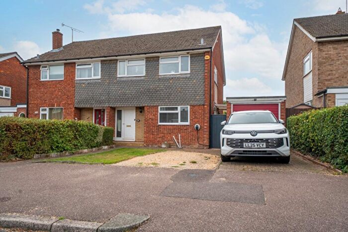 3 Bedroom Semi-Detached House For Sale In Miletree Crescent, Dunstable, LU6