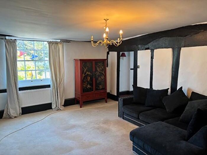 3 Bedroom Cottage To Rent In High Street, Chobham, Woking, GU24