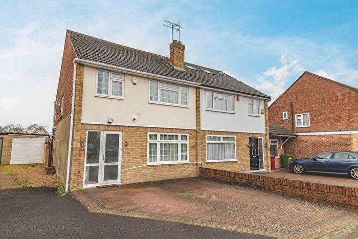 4 Bedroom Semi Detached House For Sale In Amanda Court, Langley, SL3