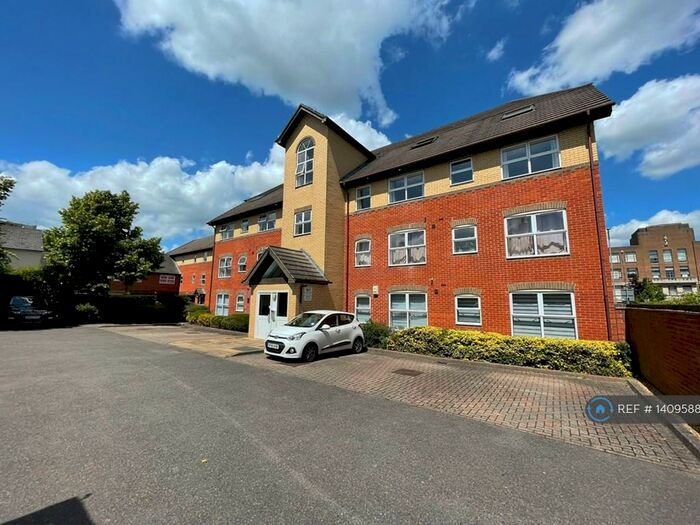 2 Bedroom Flat To Rent In Charles Place, Reading, RG1