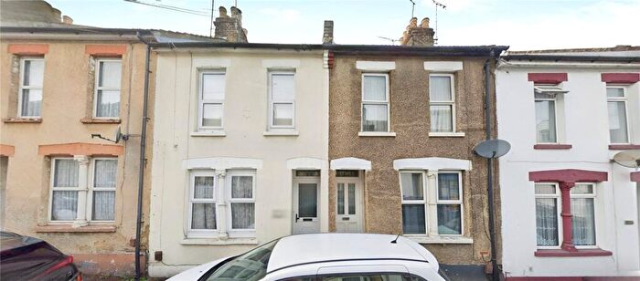1 Bedroom Flat To Rent In Dale Street, Chatham, Kent, ME4