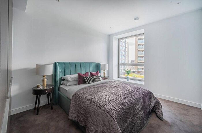 2 Bedroom Flat For Sale In Park Drive, , Canary Wharf, London, E14