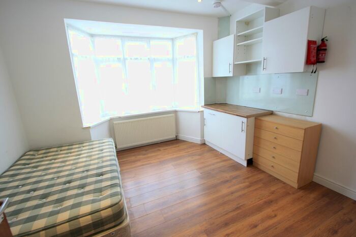 1 Bedroom Flat To Rent In Glencairn Road, Norbury, SW16