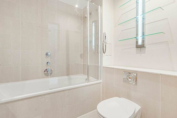 5 Bedroom Terraced House To Rent In Tallow Road, Brentford, TW8