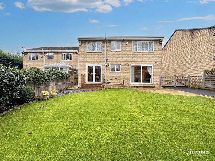 4 Bedroom Detached House For Sale In Henley Avenue, Dewsbury, WF12