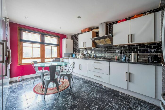 4 Bedroom Maisonette To Rent In Raleigh Gardens, Brixton Hill, London, SW2