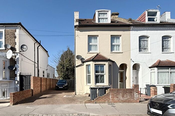 1 Bedroom Flat To Rent In Fernham Road, Thornton Heath, CR7