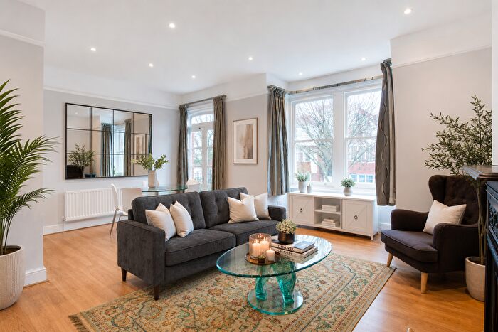 2 Bedroom Flat To Rent In Airedale Avenue, London, W4