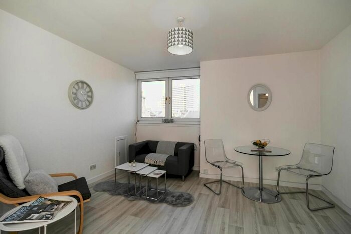 2 Bedroom Flat To Rent In E Charlotte Street, Top Left Flat, AB25
