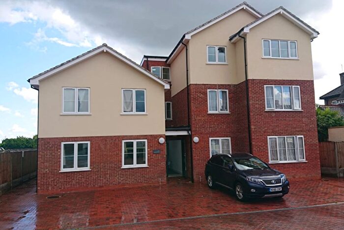 2 Bedroom Flat To Rent In Blackfen Road, Blackfen, Sidcup, DA15
