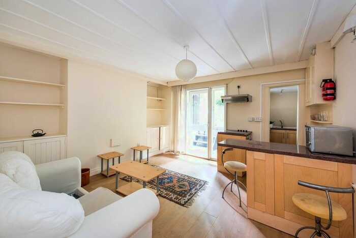 1 Bedroom Flat To Rent In Grosvenor Road, Pimlico, London, SW1V