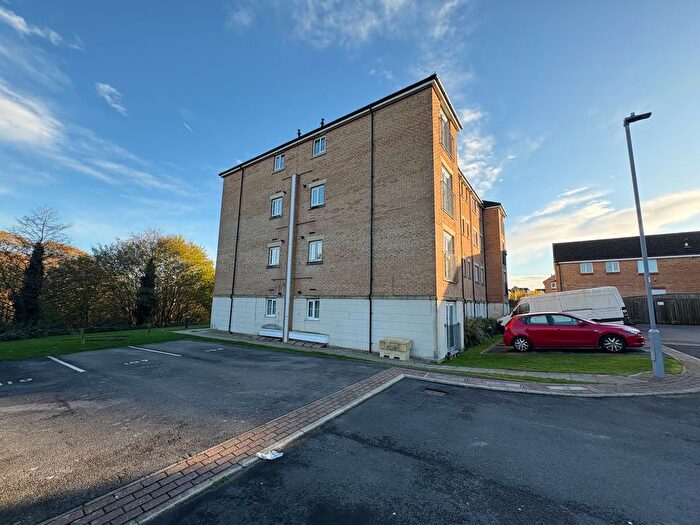 2 Bedroom Flat To Rent In Sandhill Close, Bradford, BD8