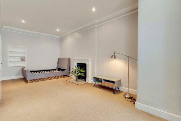 Studio To Rent In Evelyn Gardens, South Kensington, London SW7