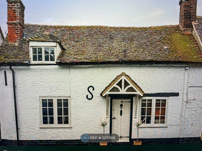 2 Bedroom Semi-Detached House To Rent In West St, Hook, RG29