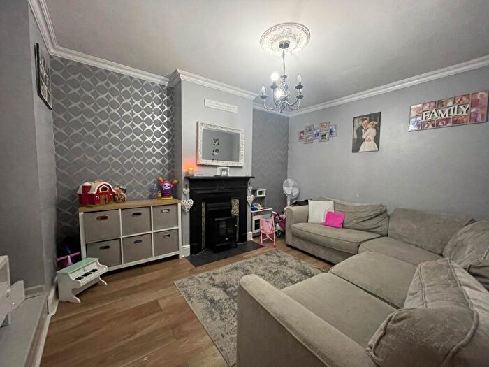 2 Bedroom End Of Terrace House For Sale In Longfellow Road, Gillingham, ME7