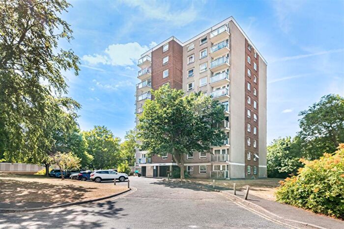 2 Bedroom Flat For Sale In Basinghall Gardens, Sutton, SM2