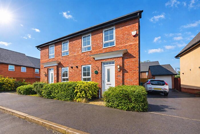 3 Bedroom Semi Detached House For Sale In Earls Drive, Stenson Fields, Derby, DE24