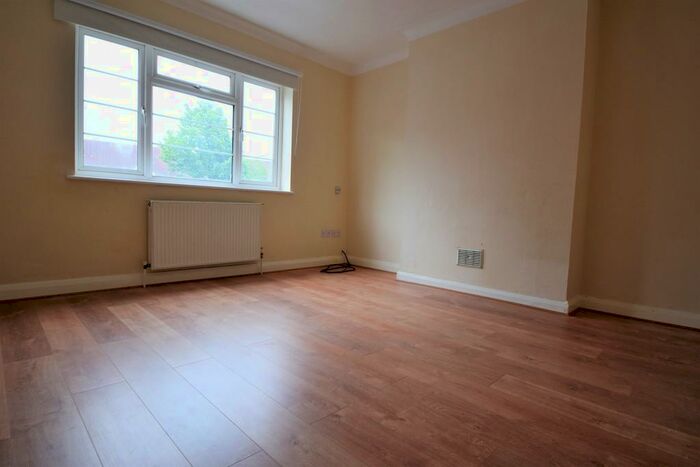 2 Bedroom Ground Flat To Rent In Ealing Road, Alperton, HA0