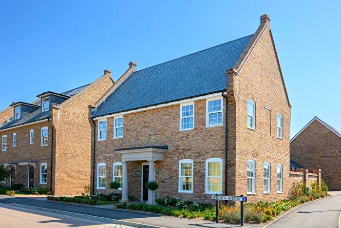 4 Bedroom Detached House For Sale In Lorimer Avenue, Alfold Road, Cranleigh, GU6