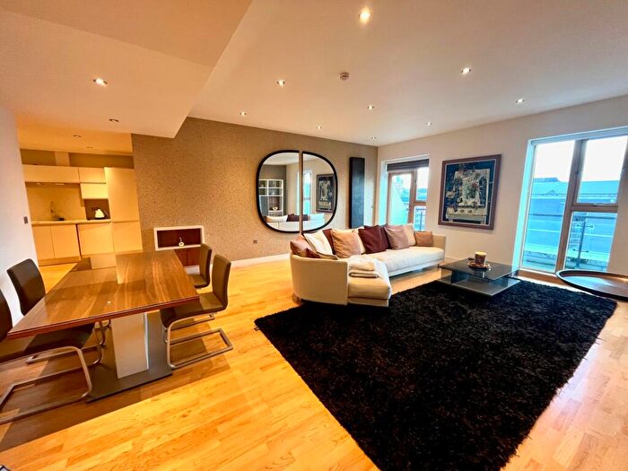2 Bedroom Apartment To Rent In Mackenzie House Penthouse, LS10