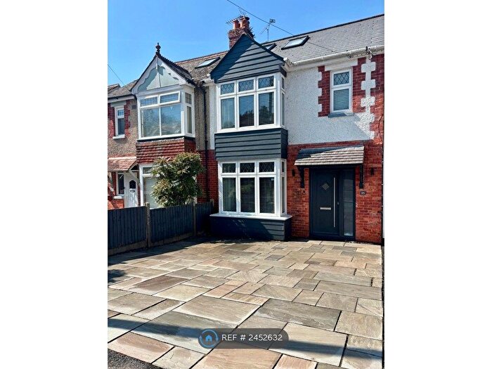 4 Bedroom Semi-Detached House To Rent In Park Avenue, Waterlooville, PO7