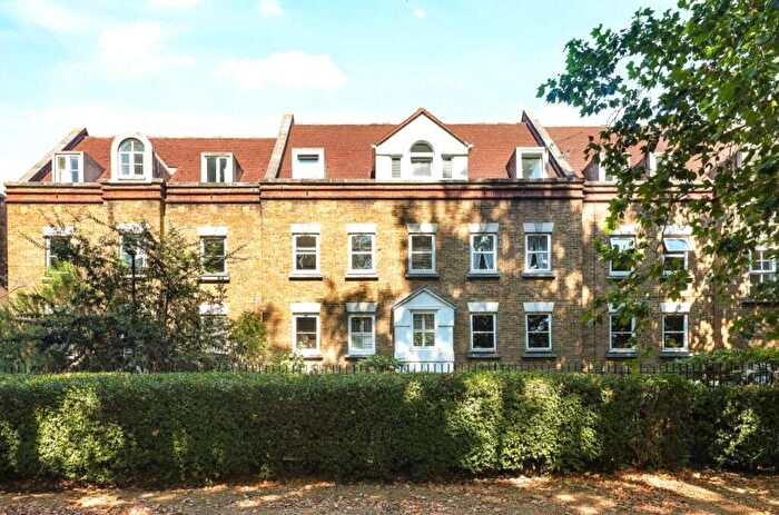 2 Bedroom Flat To Rent In Beatrice House, Stepney Green, London, E1