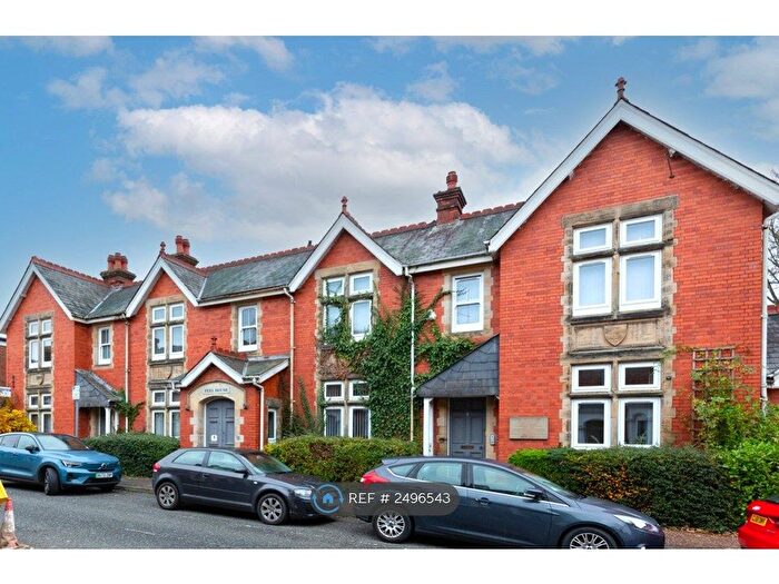 24 Bedroom Detached House To Rent In Barttelot Road, Horsham, RH12