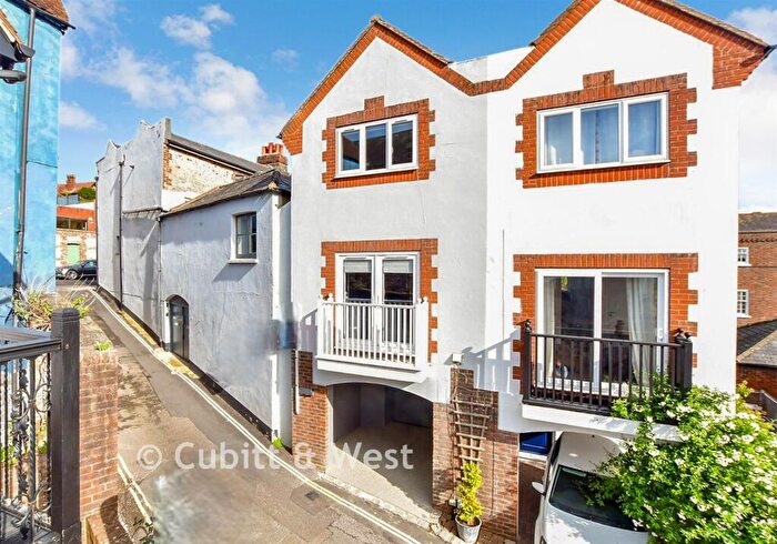 3 Bedroom Town House For Sale In Brewery Hill, Arundel, West Sussex, BN18