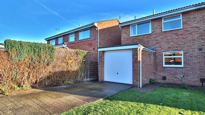 3 Bedroom Semi Detached House For Sale In Battle Road, Tewkesbury, GL20