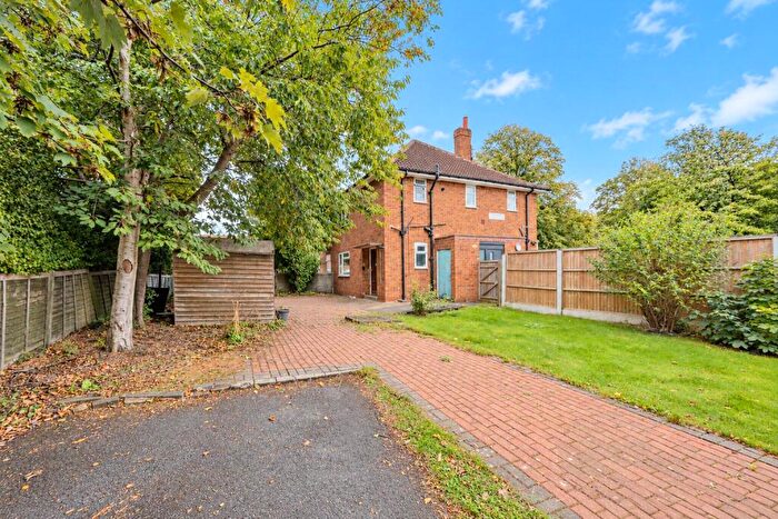 2 Bedroom Apartment For Sale In Sandringham Mount, Leeds, West Yorkshire, LS17