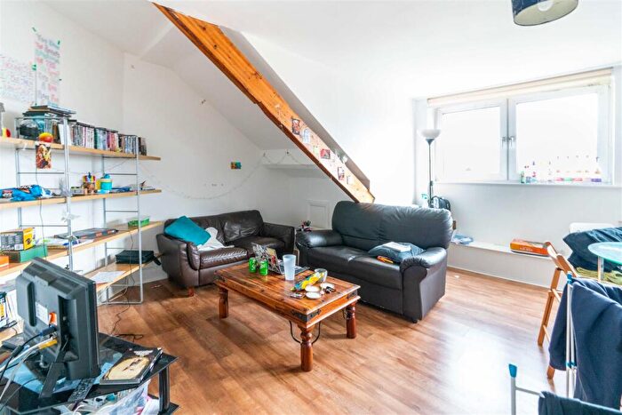 4 Bedroom Apartment To Rent In £pppw - Grosvenor Place, Jesmond, NE2