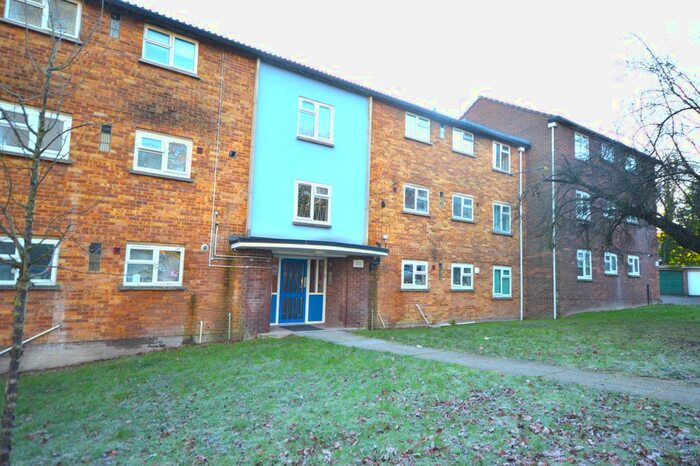2 Bedroom Flat To Rent In The Brambles, Salisbury, SP1