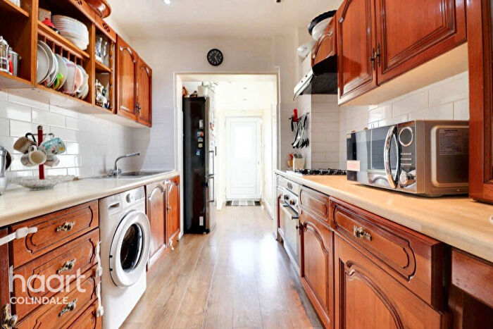 2 Bedroom Flat For Sale In Watford Way, London, NW4
