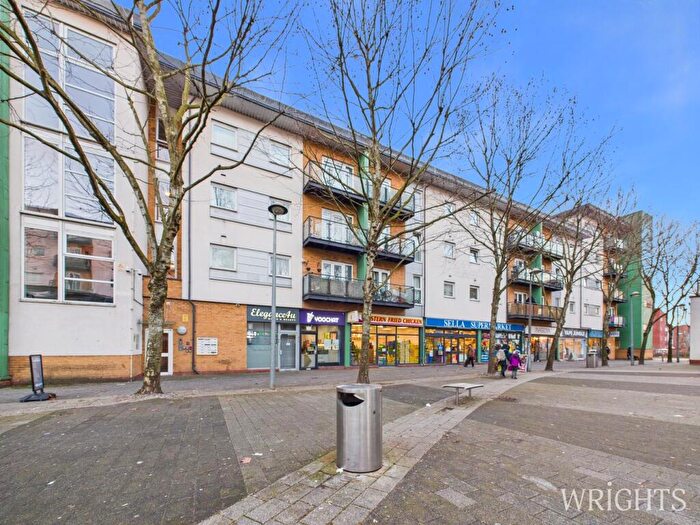 2 Bedroom Flat For Sale In Parkhouse Court, Hatfield, AL10