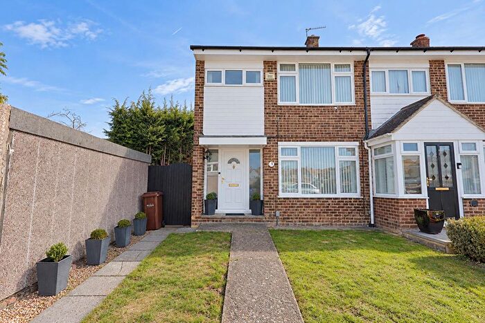 3 Bedroom Semi-Detached House For Sale In Austin Close, Chatham, ME5